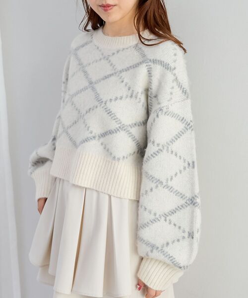 MAJESTIC LEGON(マジェスティックレゴン)の「【WEB限定アイテム】チェックショートニット(ニット/セーター・レディース・ベージュ系その他2/グレー系その他/ホワイト系その他2・MEDIUM)」の22枚目の写真