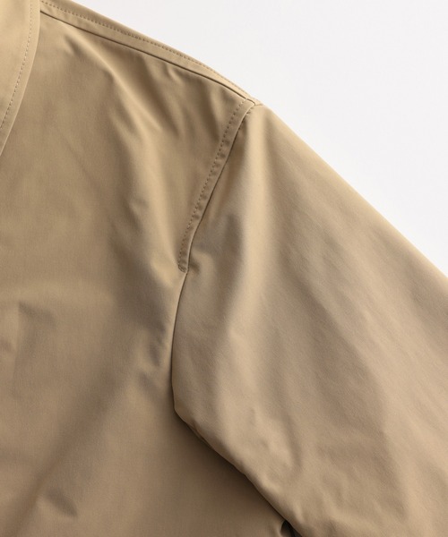 ADAM ET ROPE'（アダムエロペ）の「撥水 高密度ウェザー ステンカラー オーバー コート / ロングシーズン着用可能 / ユニセックス（ステンカラーコート・メンズ・チャコールグレー/カーキ/グリーン系その他3/イエロー系その他3・M/L）」の6枚目の写真