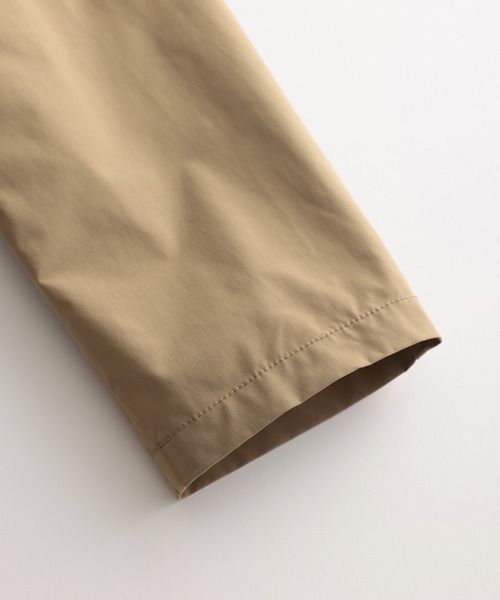 ADAM ET ROPE'（アダムエロペ）の「撥水 高密度ウェザー ステンカラー オーバー コート / ロングシーズン着用可能 / ユニセックス（ステンカラーコート・メンズ・チャコールグレー/カーキ/グリーン系その他3/イエロー系その他3・M/L）」の9枚目の写真