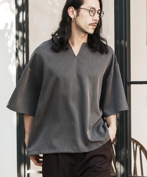 CAMBIO（カンビオ）の「mt8822- Smooth Key Neck Design Short