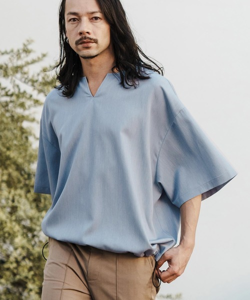 CAMBIO（カンビオ）の「mt8822- Smooth Key Neck Design Short