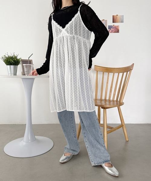 CLEA（クレア）の「レイヤード刺繍シアーキャミチュニック