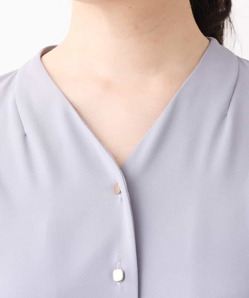 サテンジョーゼットVネックブラウス/洗える（シャツ/ブラウス）｜OFUON（オフオン）