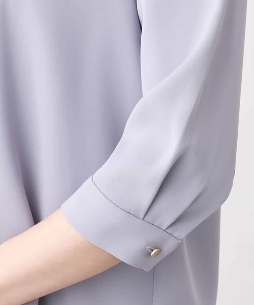 サテンジョーゼットVネックブラウス/洗える（シャツ/ブラウス）｜OFUON（オフオン）