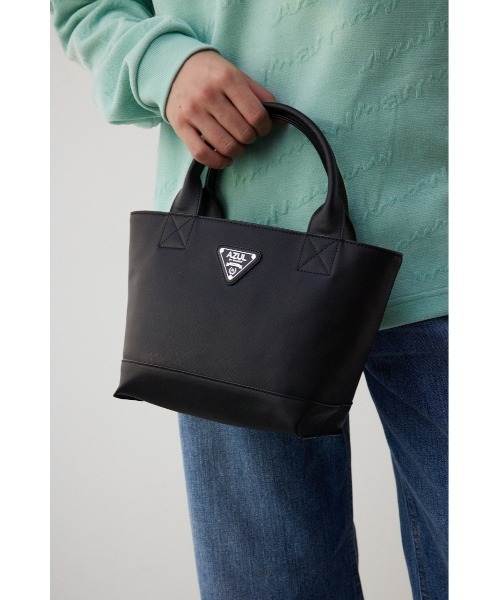 AZUL by moussy(アズールバイマウジー)の「ロゴプレートミニトートバッグ(トートバッグ・メンズ・ブラック・FREE)」の2枚目の写真