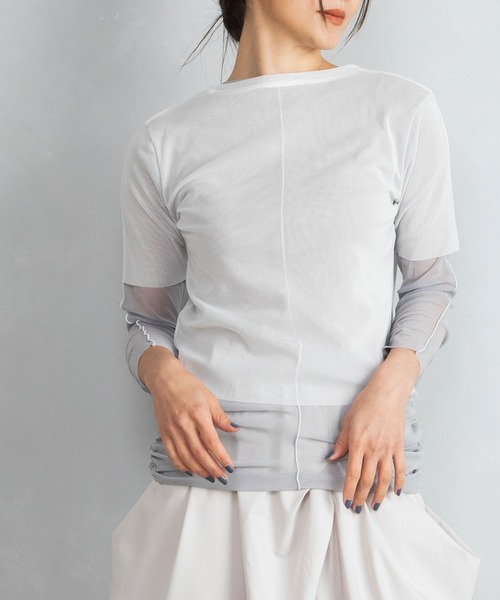 MARECHAL TERRE(マルシャルテル)の「レイヤードチュールトップス(Tシャツ/カットソー・レディース・ブラック/ホワイト/ブルー系その他/カーキ・MEDIUM)」の1枚目の写真