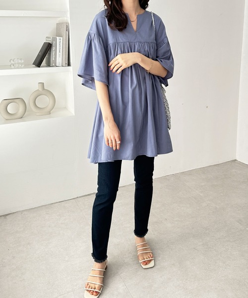 GeeRA（ジーラ）の「フレアー袖キーネックブラウス（シャツ/ブラウス・レディース・ライトベージュ/ブルー/ブラック/オフホワイト・MEDIUM/LARGE/X-LARGE）」の12枚目の写真