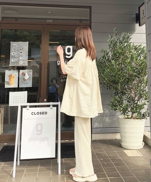 GeeRA（ジーラ）の「フレアー袖キーネックブラウス（シャツ/ブラウス・レディース・ライトベージュ/ブルー/ブラック/オフホワイト・MEDIUM/LARGE/X-LARGE）」の20枚目の写真