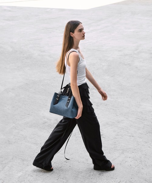 CHARLES & KEITH（チャールズ & キース）の「ダブルハンドル