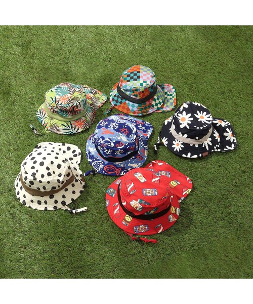 BREEZE（ブリーズ）の「【保冷剤収納可・UVカット】総柄アウトドアハット＿日よけ付き（ハット・キッズ・レッド/ネイビー/チェック/ベージュ/ブルー/アイボリー・56/54/52/50）」の7枚目の写真