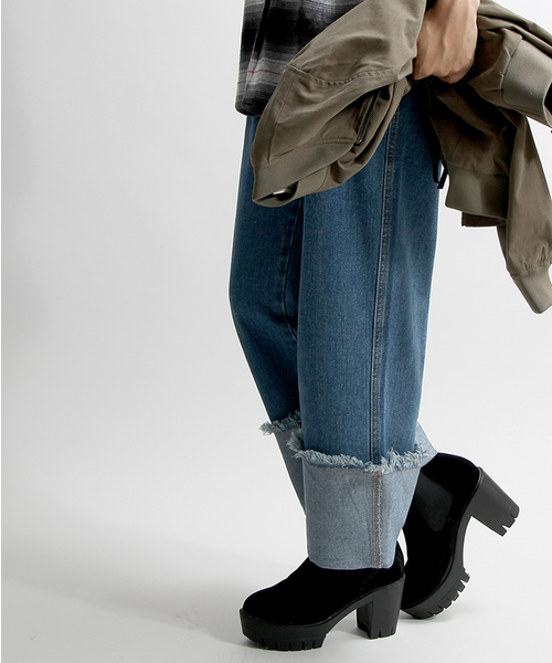 WEGO（ウィゴー）の「WEGO/ロールアップバギーパンツ（デニムパンツ・レディース・ダークインディゴブルー/インディゴブルー/ブラック・LARGE/MEDIUM）」の4枚目の写真