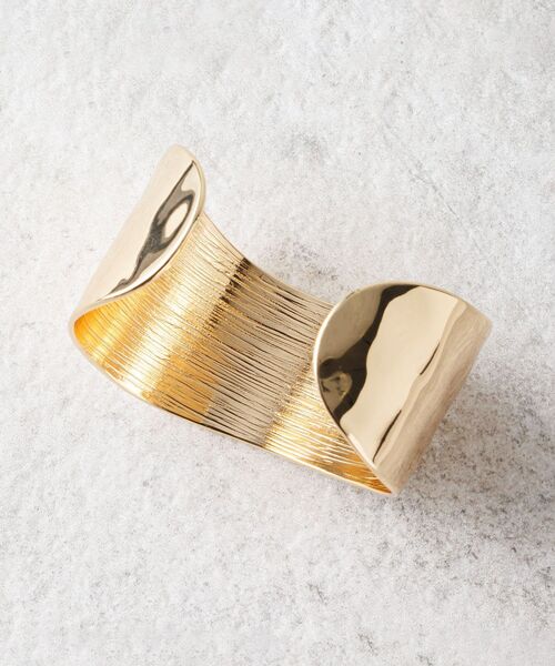 OPAQUE.CLIP（オペークドットクリップ）の「◆メタル太バングル（ブレスレット・レディース・シルバー/ゴールド・00）」の4枚目の写真