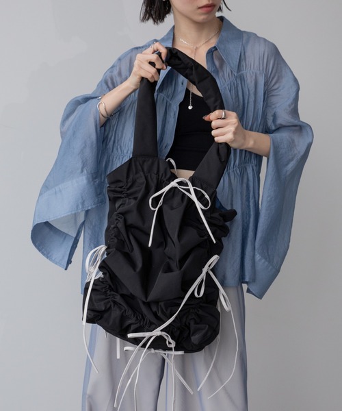 VACANCY(ヴァカンシー)の「配色ドロストリボントートバッグ(トートバッグ・レディース・ブルー/アイボリー/ブラック/グレー・FREE)」の1枚目の写真