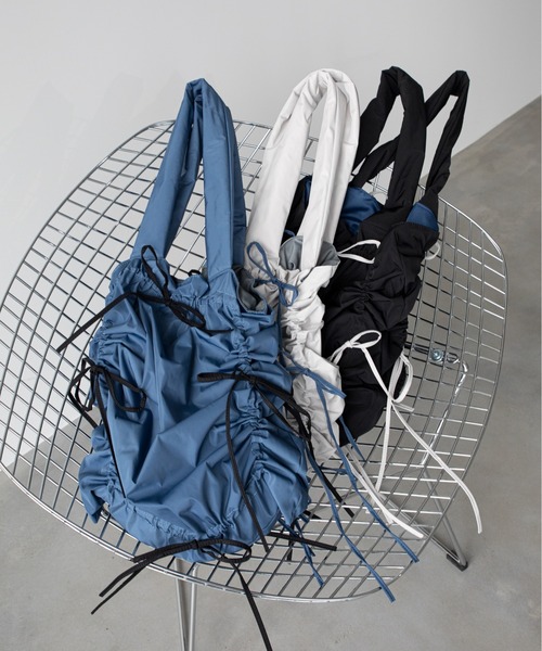 VACANCY(ヴァカンシー)の「配色ドロストリボントートバッグ(トートバッグ・レディース・ブルー/アイボリー/ブラック/グレー・FREE)」の6枚目の写真