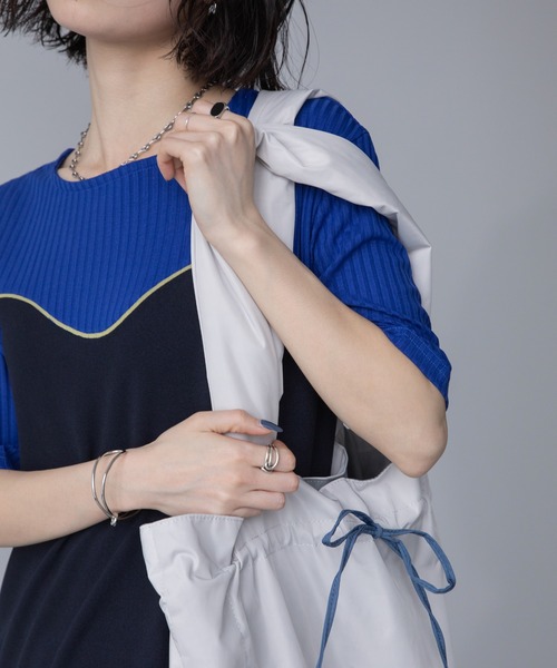 VACANCY(ヴァカンシー)の「配色ドロストリボントートバッグ(トートバッグ・レディース・ブルー/アイボリー/ブラック/グレー・FREE)」の11枚目の写真