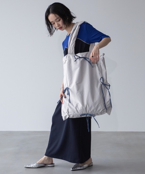 VACANCY(ヴァカンシー)の「配色ドロストリボントートバッグ(トートバッグ・レディース・ブルー/アイボリー/ブラック/グレー・FREE)」の14枚目の写真