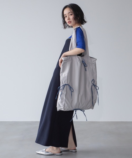 VACANCY(ヴァカンシー)の「配色ドロストリボントートバッグ(トートバッグ・レディース・ブルー/アイボリー/ブラック/グレー・FREE)」の15枚目の写真