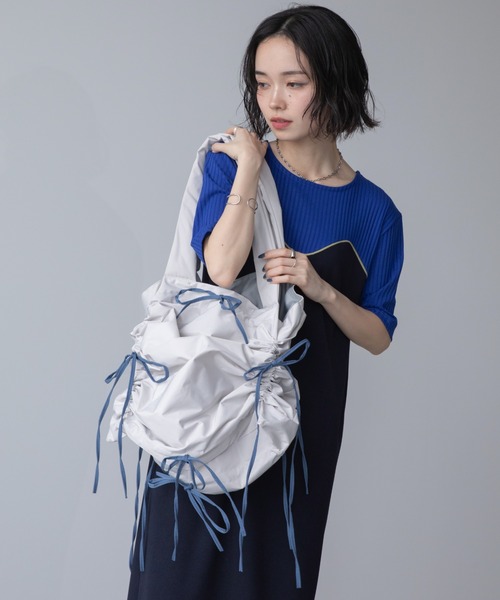VACANCY(ヴァカンシー)の「配色ドロストリボントートバッグ(トートバッグ・レディース・ブルー/アイボリー/ブラック/グレー・FREE)」の17枚目の写真