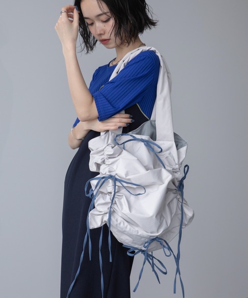 VACANCY(ヴァカンシー)の「配色ドロストリボントートバッグ(トートバッグ・レディース・ブルー/アイボリー/ブラック/グレー・FREE)」の18枚目の写真