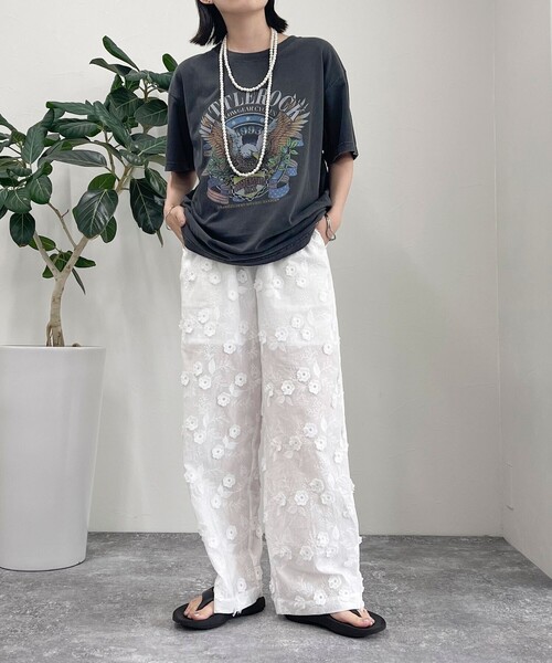 fredy emue(フレディエミュ)の「3D刺繍イージーパンツ(その他パンツ・レディース・ブラック/オフホワイト/ブルー・38)」の1枚目の写真
