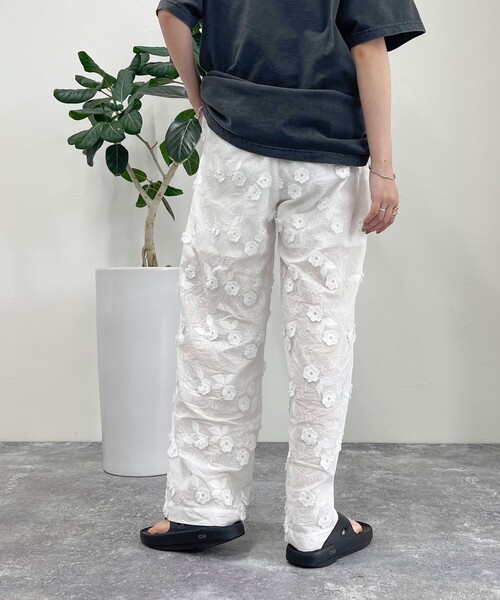 fredy emue(フレディエミュ)の「3D刺繍イージーパンツ(その他パンツ・レディース・ブラック/オフホワイト/ブルー・38)」の14枚目の写真