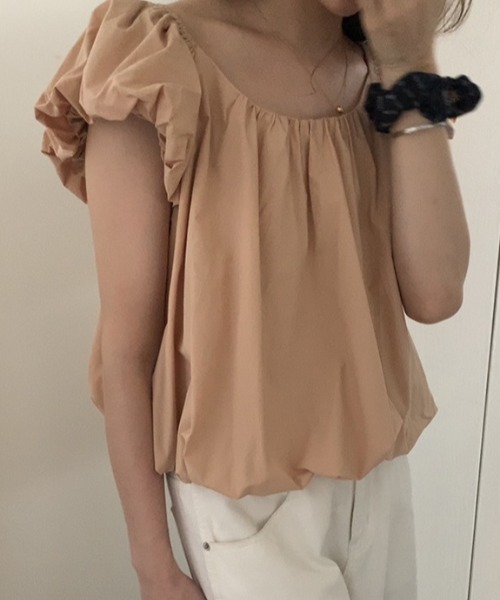 deux amour(ドゥーザムール)の「クルーネックパフスリーブバルーンブラウス(Tシャツ/カットソー・レディース・ホワイト/イエロー/ベージュ/ブラック・FREE)」の1枚目の写真