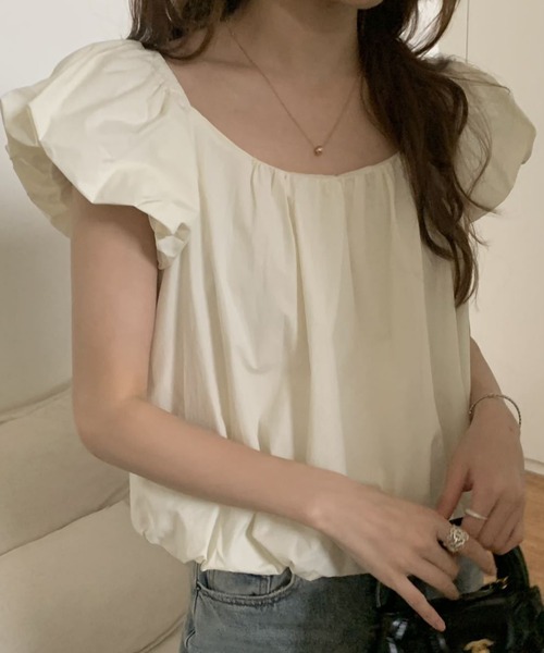 deux amour(ドゥーザムール)の「クルーネックパフスリーブバルーンブラウス(Tシャツ/カットソー・レディース・ホワイト/イエロー/ベージュ/ブラック・FREE)」の2枚目の写真