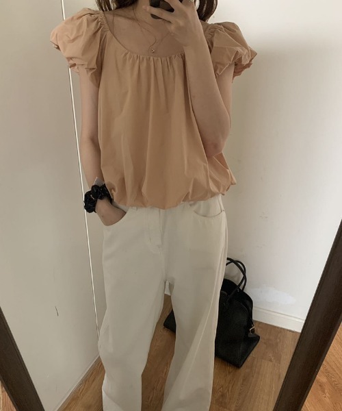 deux amour(ドゥーザムール)の「クルーネックパフスリーブバルーンブラウス(Tシャツ/カットソー・レディース・ホワイト/イエロー/ベージュ/ブラック・FREE)」の12枚目の写真