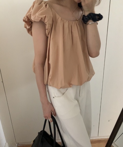 deux amour(ドゥーザムール)の「クルーネックパフスリーブバルーンブラウス(Tシャツ/カットソー・レディース・ホワイト/イエロー/ベージュ/ブラック・FREE)」の11枚目の写真