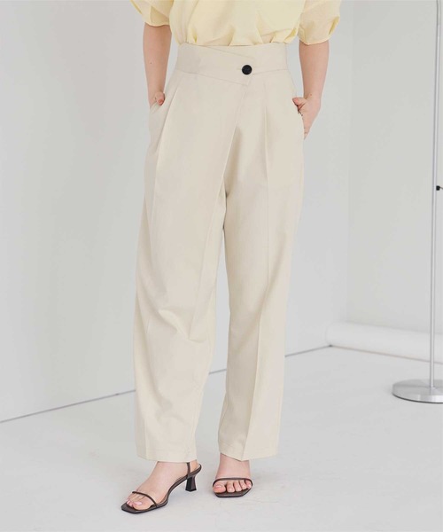 titivate（ティティベイト）の「ラップ風デザインハイウエストパンツ（スラックス・レディース・グレー/アイボリー/ブラック・L/M/S/SP）」の2枚目の写真