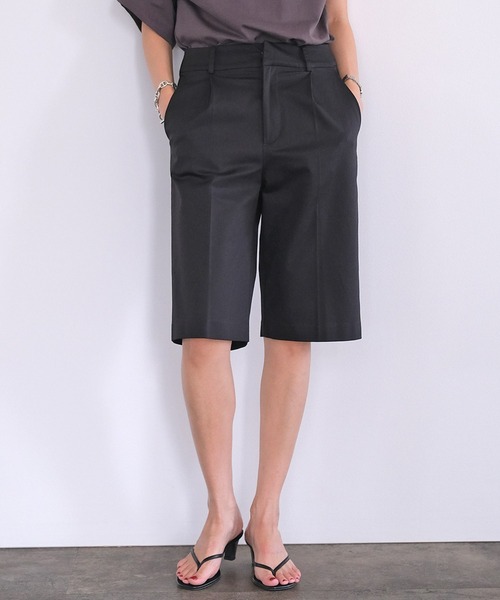 AKTE（アクテ）の「タックショートパンツ（その他パンツ・レディース・ブラック/ベージュ・1/2）」の2枚目の写真