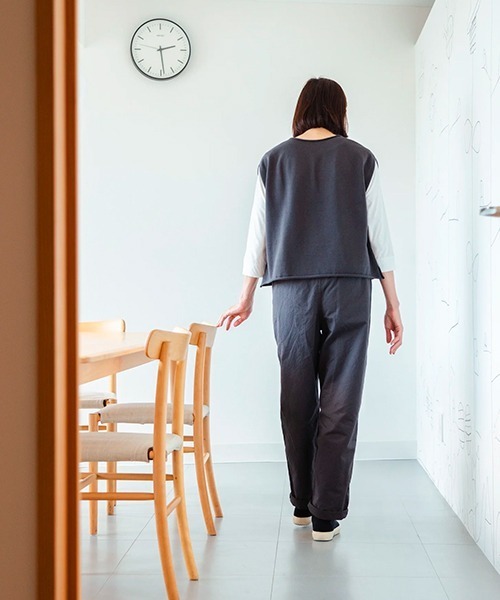 HAU(ハウ)の「イージーパンツ cotton linen(その他パンツ・レディース・チャコールグレー/アイボリー/ブラウン・MEDIUM)」の7枚目の写真
