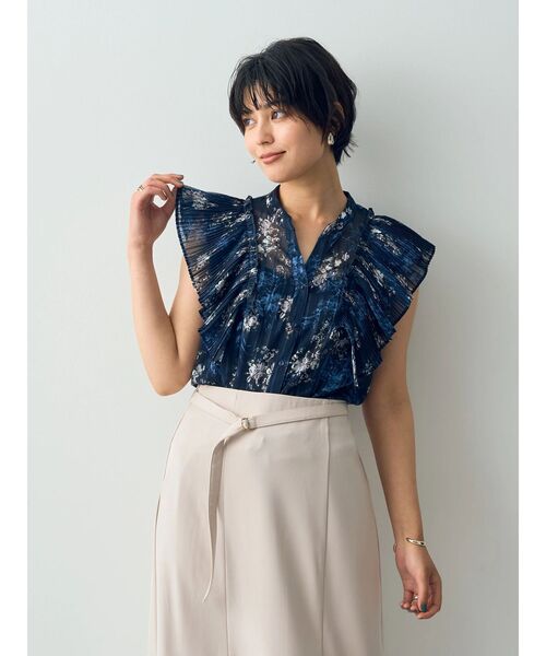 YECCA VECCA（イェッカヴェッカ）の「フラワー柄プリーツMIXブラウス（シャツ/ブラウス・レディース・アイボリー/ネイビー・FREE）」の3枚目の写真