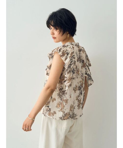 YECCA VECCA（イェッカヴェッカ）の「フラワー柄プリーツMIXブラウス（シャツ/ブラウス・レディース・アイボリー/ネイビー・FREE）」の5枚目の写真