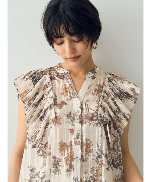 YECCA VECCA（イェッカヴェッカ）の「フラワー柄プリーツMIXブラウス（シャツ/ブラウス・レディース・アイボリー/ネイビー・FREE）」の7枚目の写真