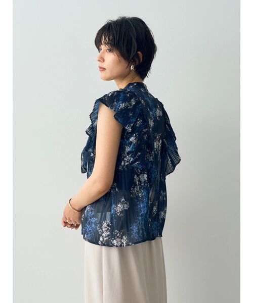 YECCA VECCA（イェッカヴェッカ）の「フラワー柄プリーツMIXブラウス（シャツ/ブラウス・レディース・アイボリー/ネイビー・FREE）」の16枚目の写真