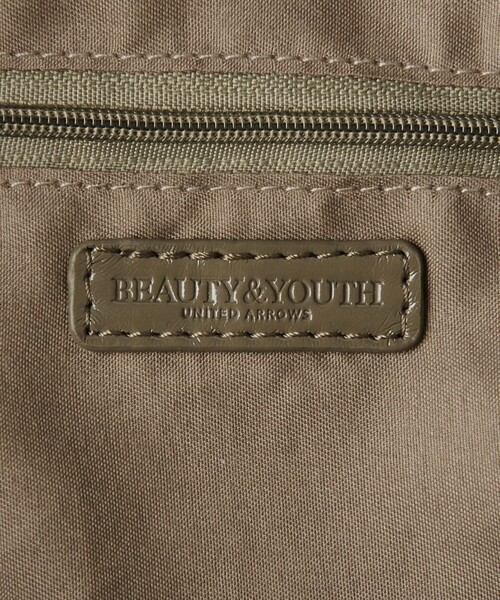 BEAUTY&YOUTH UNITED ARROWS(ビューティーアンドユースユナイテッドアローズ)の「フェイクエナメル ギャザー ワンハンドル ショルダーバッグ(ショルダーバッグ・レディース・ブラック/オリーブ・FREE)」の15枚目の写真