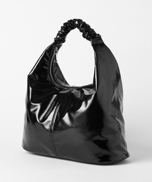 BEAUTY&YOUTH UNITED ARROWS(ビューティーアンドユースユナイテッドアローズ)の「フェイクエナメル ギャザー ワンハンドル ショルダーバッグ(ショルダーバッグ・レディース・ブラック/オリーブ・FREE)」の18枚目の写真