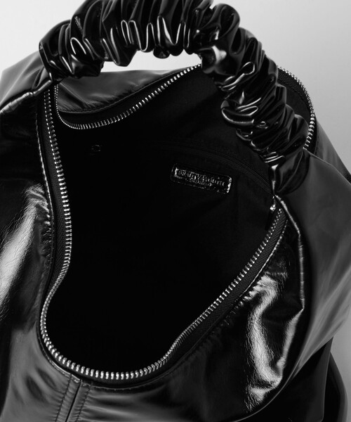 BEAUTY&YOUTH UNITED ARROWS(ビューティーアンドユースユナイテッドアローズ)の「フェイクエナメル ギャザー ワンハンドル ショルダーバッグ(ショルダーバッグ・レディース・ブラック/オリーブ・FREE)」の20枚目の写真