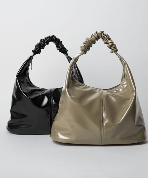 BEAUTY&YOUTH UNITED ARROWS(ビューティーアンドユースユナイテッドアローズ)の「フェイクエナメル ギャザー ワンハンドル ショルダーバッグ(ショルダーバッグ・レディース・ブラック/オリーブ・FREE)」の22枚目の写真