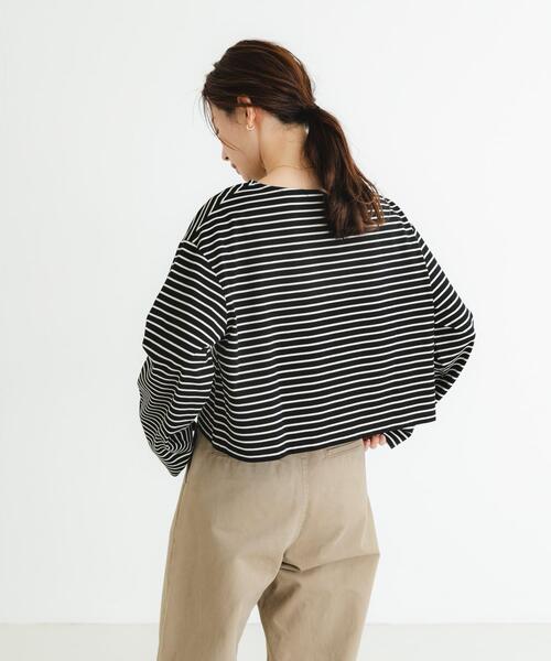 URBAN RESEARCH(アーバンリサーチ)の「ショート丈ロングTシャツ(Tシャツ/カットソー・レディース・グレー/ブラック/ホワイト系その他/ブルー系その他/ブラック系その他・FREE)」の8枚目の写真