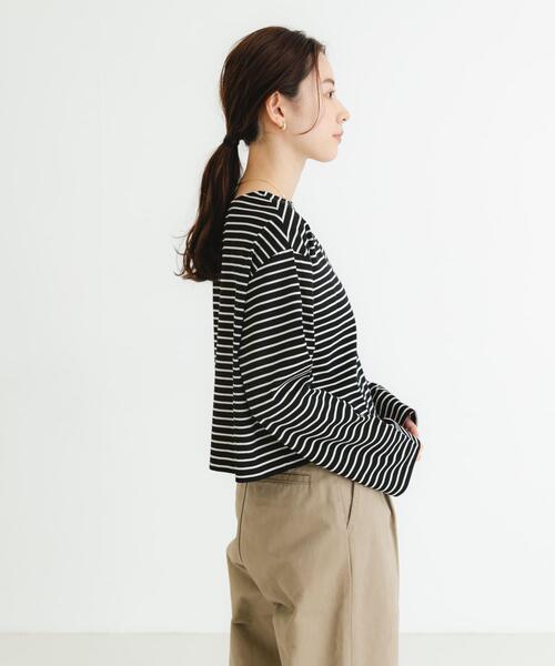 URBAN RESEARCH(アーバンリサーチ)の「ショート丈ロングTシャツ(Tシャツ/カットソー・レディース・グレー/ブラック/ホワイト系その他/ブルー系その他/ブラック系その他・FREE)」の10枚目の写真