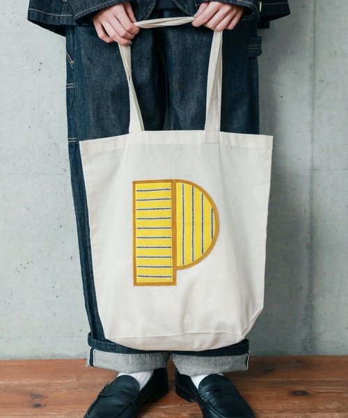 PAR ICI（パーリッシィ）の「Ｐワッペン トートバッグ（トートバッグ・レディース・アイボリー/ネイビー・FREE）」の3枚目の写真