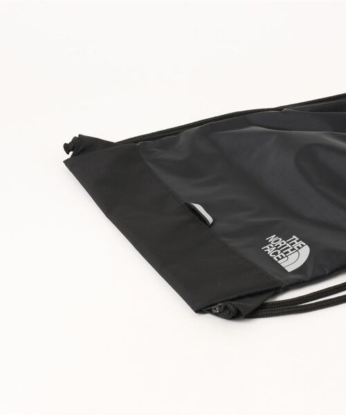 THE NORTH FACE（ザノースフェイス）の「THE NORTH FACE/ザ・ノース・フェイス/K NAPSAC/キッズナップザック/ＫＩＤＳ/キッズ/NMJ72355/K NAPSAC（バックパック/リュック・キッズ・ブラック/モスグリーン・FREE）」の4枚目の写真