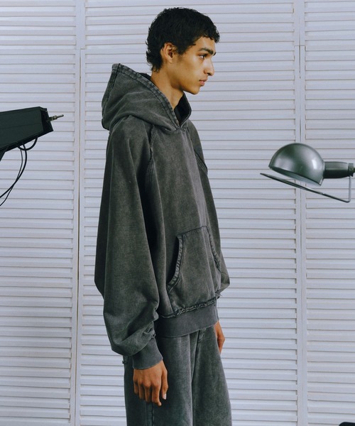 HARE（ハレ）の「【UNDERGROUND MODE SET UP対応】ピグメントワイドプルオーバーパーカー(HARE)（パーカー・メンズ・ブラック系その他/チャコールグレー・SMALL/MEDIUM）」の11枚目の写真