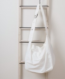 UNIVERSAL OVERALL（ユニバーサルオーバーオール）の「【94】【UNIVERSAL OVERALL/ユニバーサルオーバーオール】ワンポイント ブランドロゴデザイン ウィンクルナイロン ニュースペーパーバッグ/メッセンジャーバッグ/30L（メッセンジャーバッグ）」