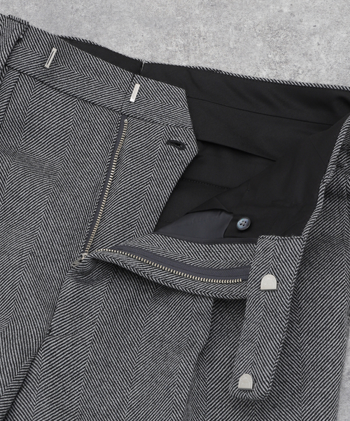 EDIFICE(エディフィス)の「Fumiya Hirano THE TROUSERS(フミヤ ヒラノ ザ トラウザーズ) Edward Herringbone(スラックス・メンズ・ライトグレー・38/36/34/40)」の12枚目の写真