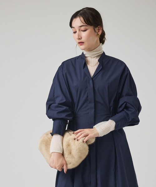 qualite（カリテ）の「ウエストギャザーシャツワンピース/オフィスカジュアル/秋服/冬服/羽織り（ワンピース・レディース・オフホワイト/ネイビー・38/36）」の5枚目の写真