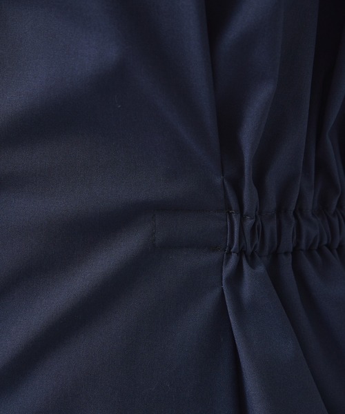 qualite（カリテ）の「ウエストギャザーシャツワンピース/オフィスカジュアル/秋服/冬服/羽織り（ワンピース・レディース・オフホワイト/ネイビー・38/36）」の13枚目の写真