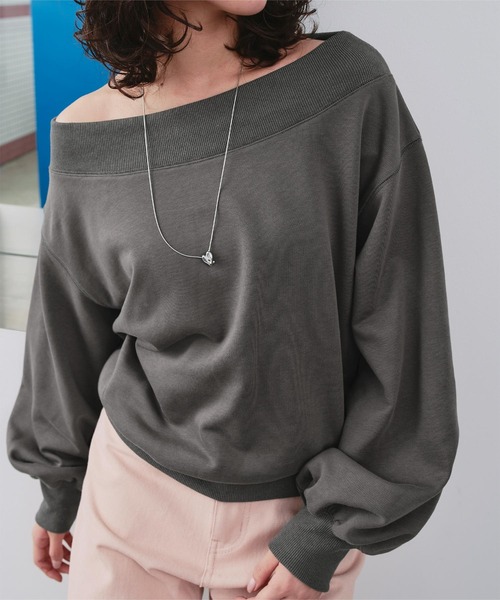 titivate(ティティベイト)の「オフショルダースウェットプルオーバー(スウェット・レディース・ブラック/チャコール/オートミール・S/M/L)」の2枚目の写真